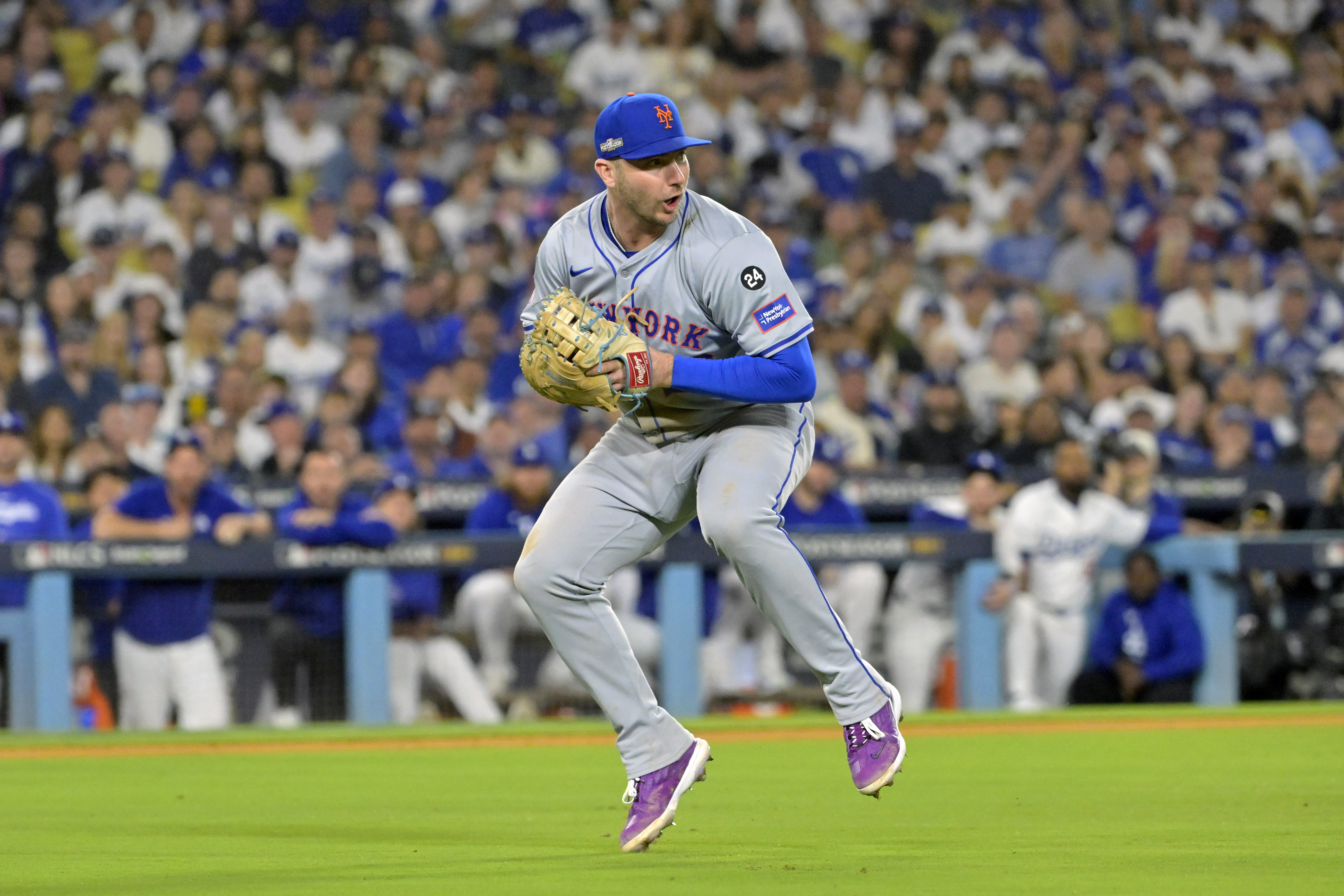 Oct 20, 2024; Los Angeles, California, USA; New York Mets first baseman Pete Alonso (20) fields the ball hit by Los Angeles Dodgers second baseman Chris Taylor (not pictured) in the sixth inning during game six of the NLCS for the 2024 MLB playoffs at Dodger Stadium. Mandatory Credit: Jayne Kamin-Oncea-Imagn Images