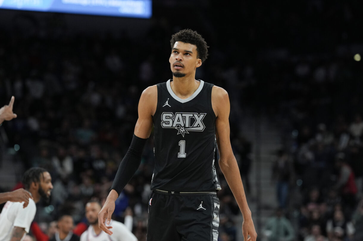 NBA: Los Angeles Clippers at San Antonio Spurs