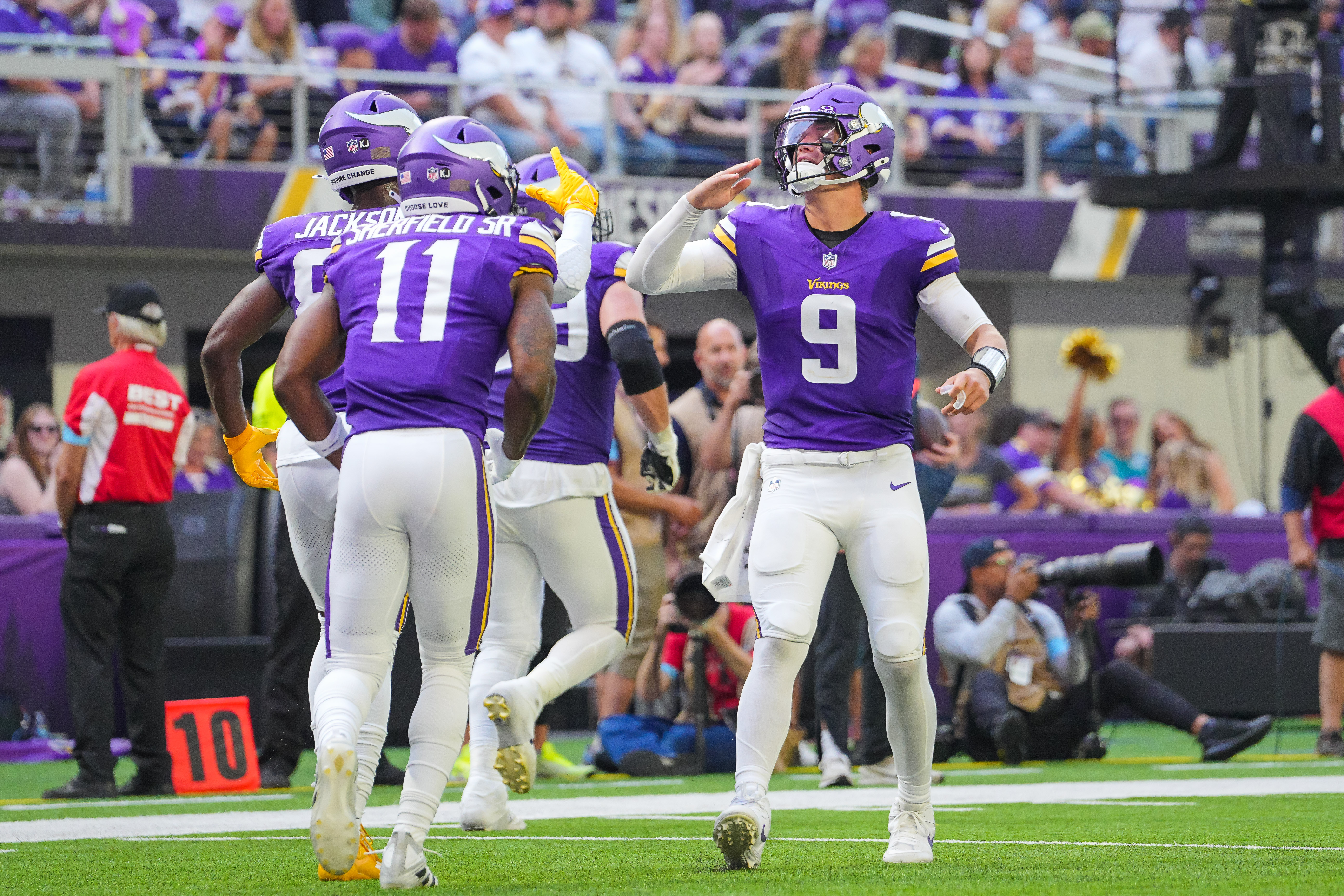 NFL: Las Vegas Raiders at Minnesota Vikings, giants, j.j. mccarthy