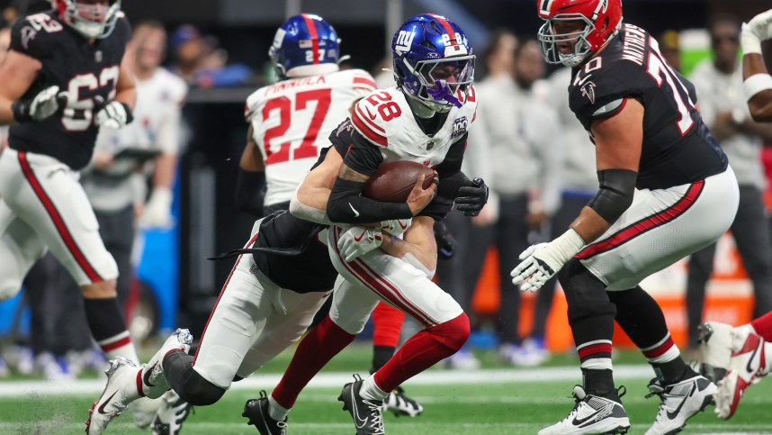 Dec 22, 2024; Atlanta, Georgia, USA; New York Giants cornerback Cor'Dale Flott (28) returns an interception against the Atlanta Falcons in the second quarter at Mercedes-Benz Stadium. Mandatory Credit: Brett Davis-Imagn Images