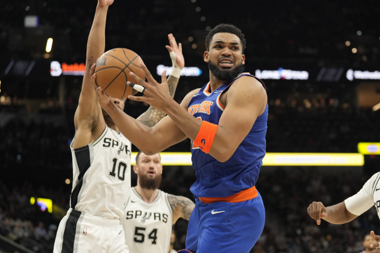 NBA: New York Knicks at San Antonio Spurs
