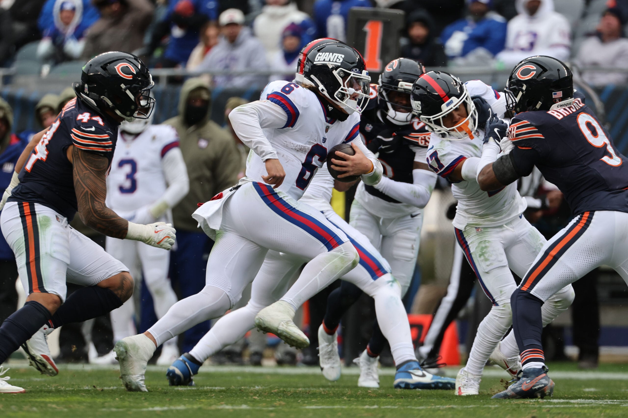 Jaxson Dart, NFL: New York Giants at Chicago Bears